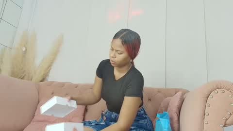 Snapshot of keyla_mejia chatting on 10.05.25 Keyla online show from 10.05.25