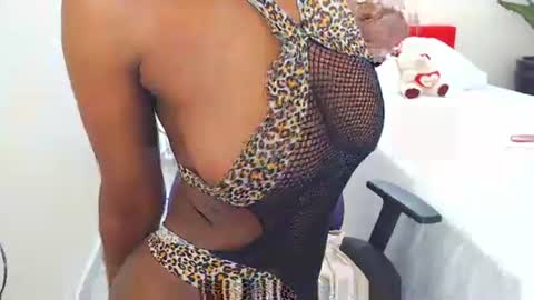 Sandy Saenz online show from 11.24.25