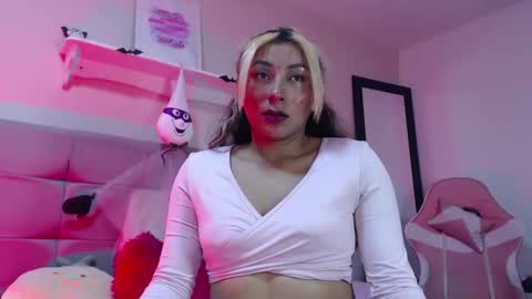 Snapshot of khaleesi_j chatting on 10.17.25 khaleesi_j online show from 10.17.25