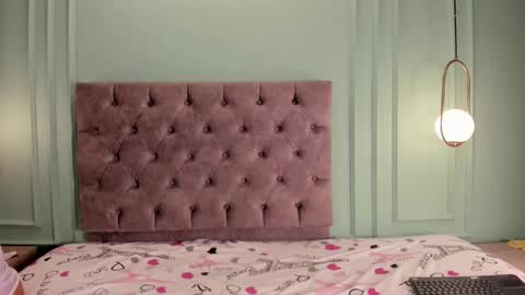Snapshot of khaterine_hot_1 chatting on 12.22.24 Kathe Hot online show from 12.22.24