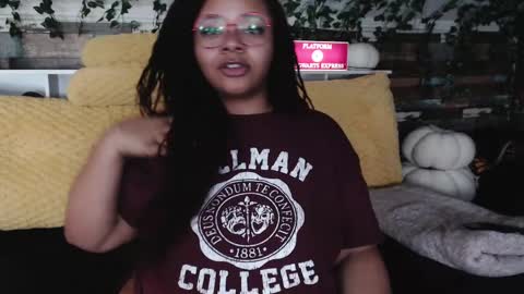 Snapshot of khayaparker chatting on 02.12.25 Khaya online show from 02.12.25