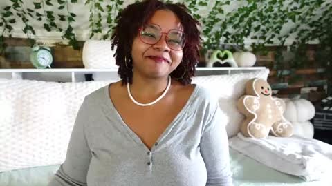 Snapshot of khayaparker chatting on 03.04.25 Khaya online show from 03.04.25