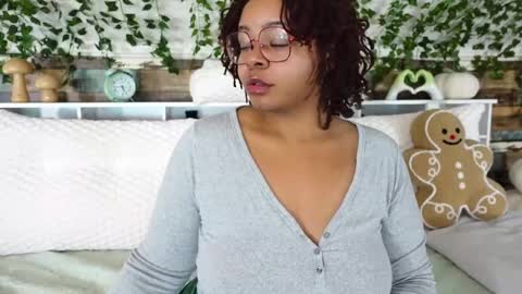 Snapshot of khayaparker chatting on 03.08.25 Khaya online show from 03.08.25