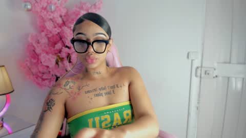 Snapshot of khelany_isyy chatting on 12.03.24 Khelany Isyy online show from 12.03.24