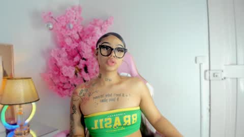 Snapshot of khelany_isyy chatting on 12.04.24 Khelany Isyy online show from 12.04.24