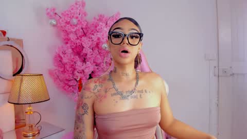 Snapshot of khelany_isyy chatting on 12.16.24 Khelany Isyy online show from 12.16.24