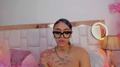 Snapshot of khelany_isyy chatting on 12.19.24 Khelany Isyy online show from 12.19.24