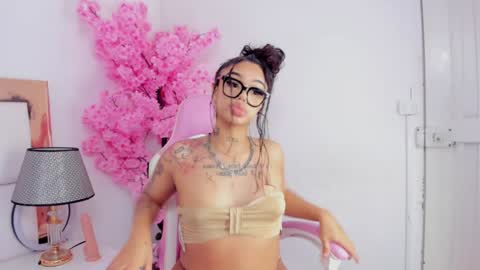 Snapshot of khelany_isyy chatting on 01.14.25 Khelany Isyy online show from 01.14.25