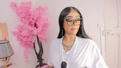 Snapshot of khelany_isyy chatting on 01.25.25 Khelany Isyy online show from 01.25.25