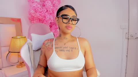 Snapshot of khelany_isyy chatting on 02.06.25 Khelany Isyy online show from 02.06.25