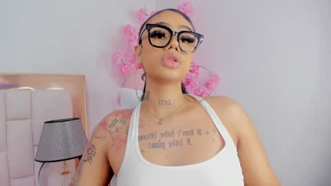 Snapshot of khelany_isyy chatting on 02.08.25 Khelany Isyy online show from 02.08.25