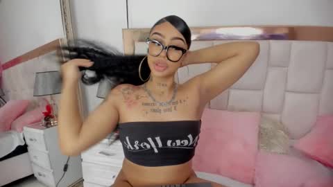 Snapshot of khelany_isyy chatting on 02.10.25 Khelany Isyy online show from 02.10.25