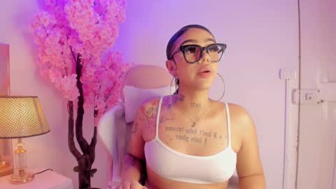 Snapshot of khelany_isyy chatting on 02.13.25 Khelany Isyy online show from 02.13.25