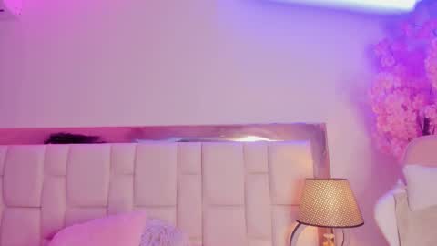 Snapshot of khelany_isyy chatting on 02.14.25 Khelany Isyy online show from 02.14.25