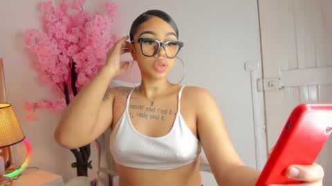 Snapshot of khelany_isyy chatting on 02.26.25 Khelany Isyy online show from 02.26.25