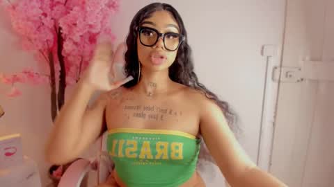 Snapshot of khelany_isyy chatting on 03.05.25 Khelany Isyy online show from 03.05.25