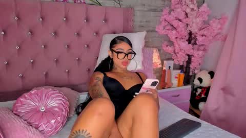 Snapshot of khelany_isyy chatting on 09.14.25 Khelany Isyy online show from 09.14.25