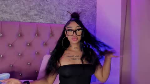 Snapshot of khelany_isyy chatting on 10.01.25 Khelany Isyy online show from 10.01.25