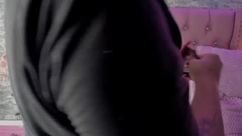 Snapshot of khelany_isyy chatting on 10.22.25 Khelany Isyy online show from 10.22.25