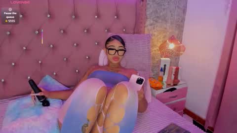 Snapshot of khelany_isyy chatting on 11.25.25 Khelany Isyy online show from 11.25.25