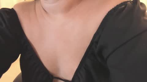 Snapshot of kiara_mirren chatting on 10.01.25 K I A R A online show from 10.01.25