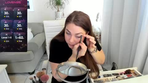 Snapshot of kierareines chatting on 01.11.25 Kiera Reines online show from 01.11.25