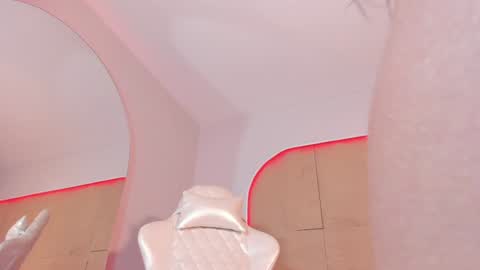 Snapshot of kiimcooper chatting on 01.28.25 KIM COOPER online show from 01.28.25