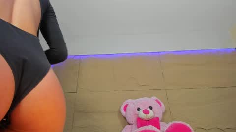 Snapshot of kiimcooper chatting on 02.22.25 KIM COOPER online show from 02.22.25