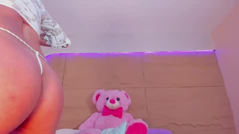 Snapshot of kiimcooper chatting on 02.27.25 KIM COOPER online show from 02.27.25