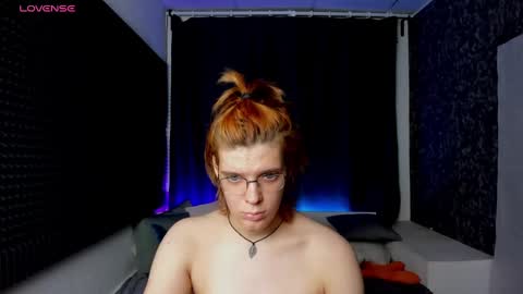 Snapshot of kiki_krash chatting on 12.11.24 Kiki online show from 12.11.24