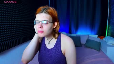 Snapshot of kiki_krash chatting on 12.16.24 Kiki online show from 12.16.24