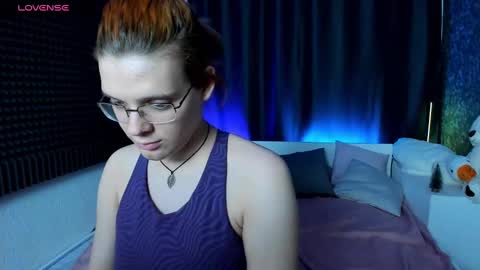 Snapshot of kiki_krash chatting on 12.25.24 Kiki online show from 12.25.24