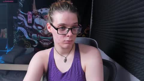 Snapshot of kiki_krash chatting on 03.05.25 Kiki online show from 03.05.25