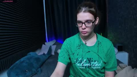 Snapshot of kiki_krash chatting on 03.11.25 Kiki online show from 03.11.25