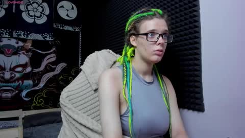 Snapshot of kiki_krash chatting on 09.16.25 Kiki online show from 09.16.25