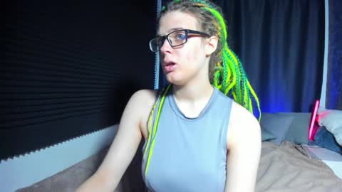 Snapshot of kiki_krash chatting on 10.02.25 Kiki online show from 10.02.25