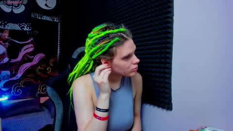Snapshot of kiki_krash chatting on 10.10.25 Kiki online show from 10.10.25