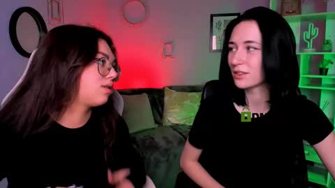 Snapshot of kiki_swan chatting on 03.11.25 kiki_swan online show from 03.11.25