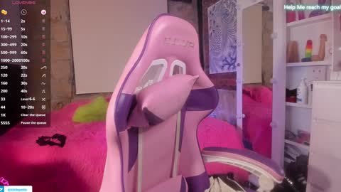 Snapshot of kikilepetite chatting on 01.24.25 kiki online show from 01.24.25