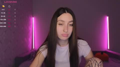 Snapshot of kikkymii chatting on 11.21.25 Kikky online show from 11.21.25