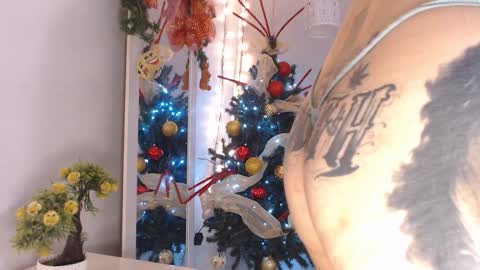 Snapshot of kimandyuk chatting on 12.27.24 Kim  Yuk online show from 12.27.24