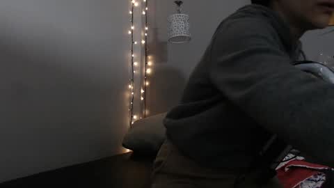 Snapshot of kimandyuk chatting on 01.04.25 Kim  Yuk online show from 01.04.25