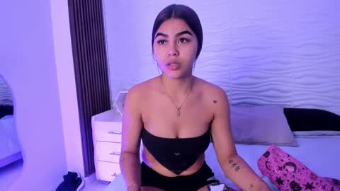 Snapshot of kimberlyloren chatting on 09.15.25 Kimberly Loren online show from 09.15.25