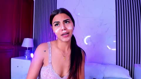 Snapshot of kimberlyloren chatting on 10.11.25 Kimberly Loren online show from 10.11.25