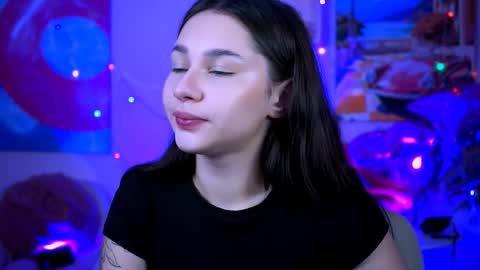 Snapshot of kimclarks chatting on 09.20.25 kimclarks online show from 09.20.25