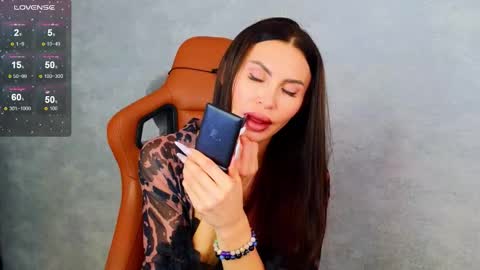 KIm online show from 10.06.25