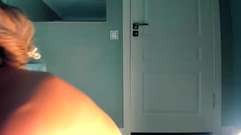 Snapshot of kimisun chatting on 09.23.25 Kiki online show from 09.23.25