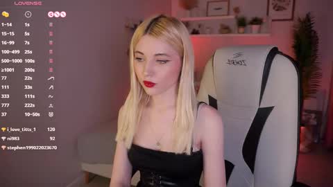 Snapshot of kimmie_shine chatting on 03.06.25 Your Kimmie follow me online show from 03.06.25