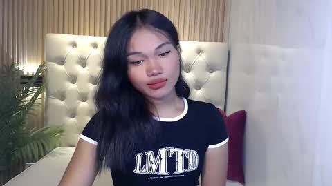 Snapshot of kina_greyx chatting on 10.19.25 kina online show from 10.19.25