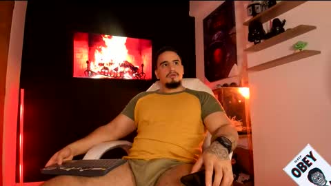 Snapshot of kingbear777 chatting on 09.10.25 King Bear online show from 09.10.25